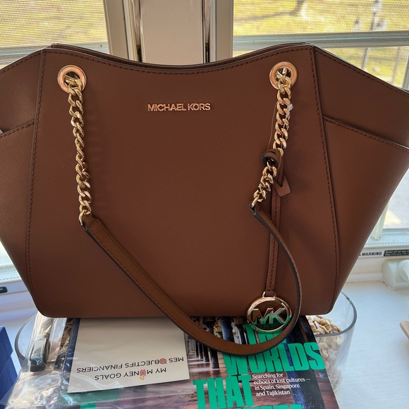 Michael Kors Handbags - Michael Kors Jet Set Chain Tote